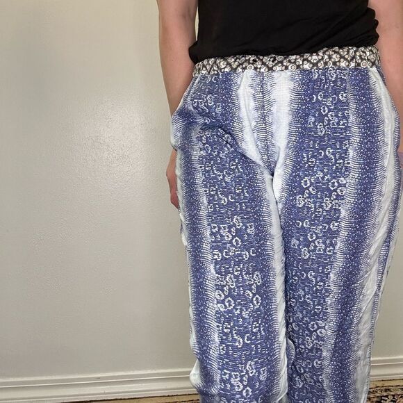 Derek Lam 10 Crosby Street Mixed Print 100% Silk Pull on Pant MED $108
MSRP - Picture 3 of 14
